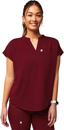 Fabletics Women's Evolve 3-Pocket Scrub Top with an Oversized Fit - MotionTech, 4-Way Stretch, Wrinkle-Resist, Anti-Shrink